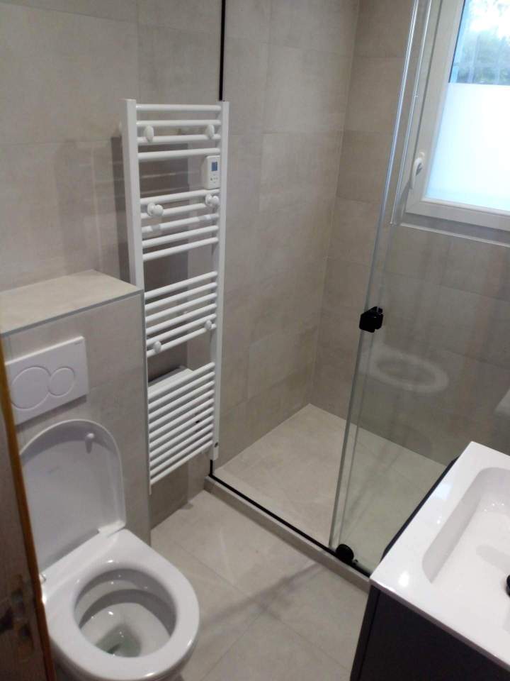 Radiateur vertical à tubes plats, Treillières