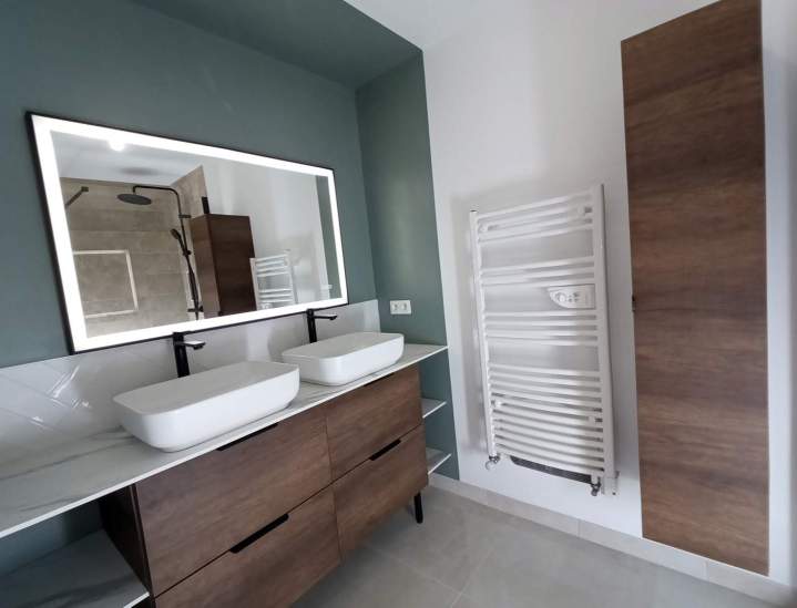 Installation de radiateur et de lavabo muraux, Treillières