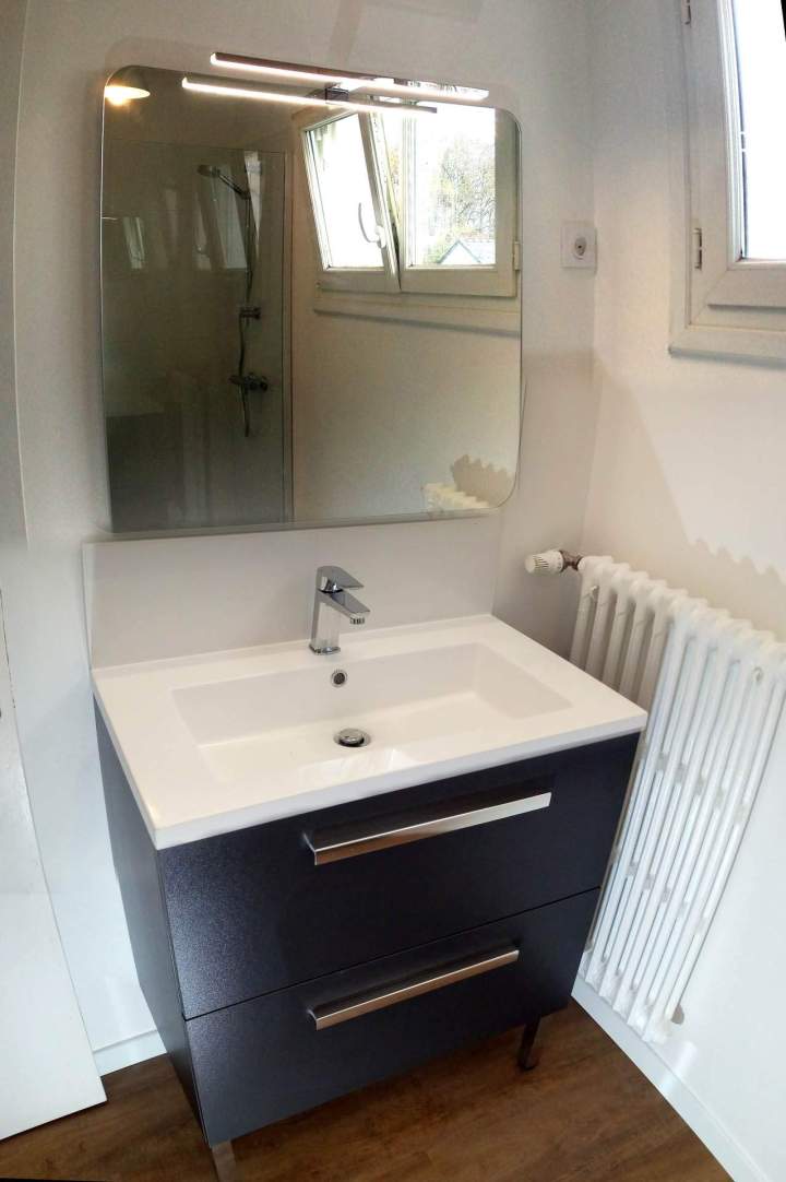 Radiateur vertical à tubes plats, Treillières