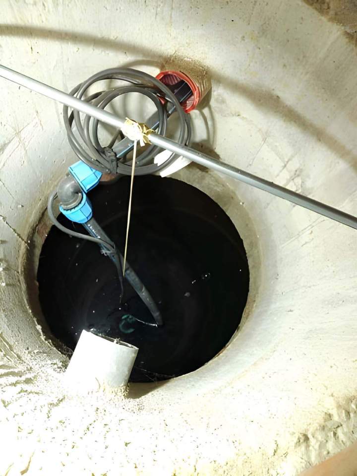 Pompe submersible installée dans un puits, Treillières